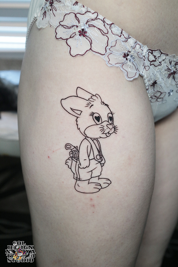 名古屋　タトゥー　女性